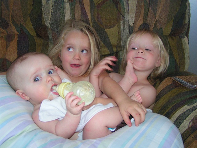 [12.6.08 Chloe, Brynn and Alise[2].jpg]