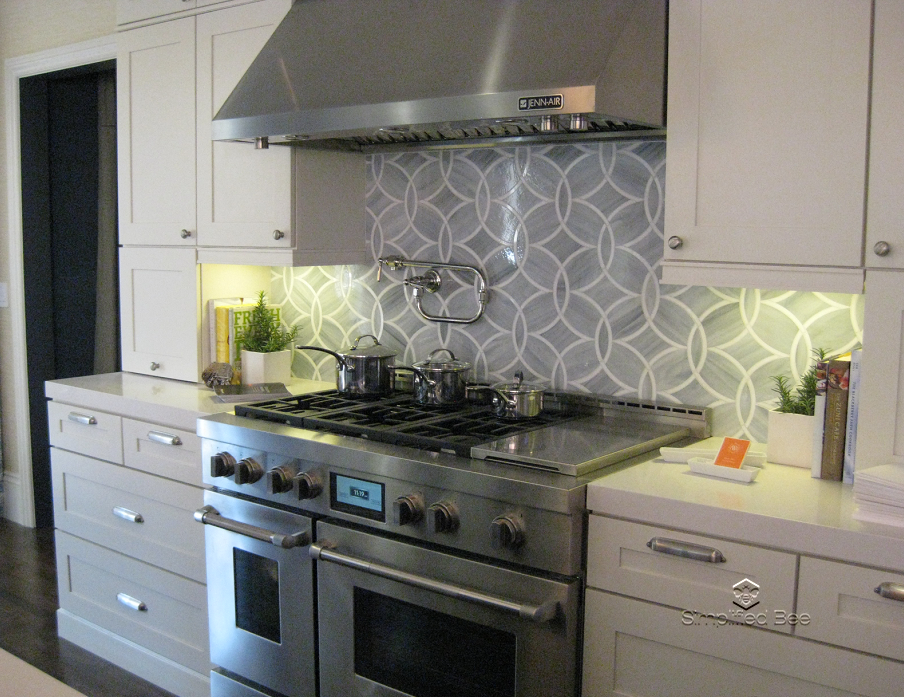 [Elle Decor Showhouse Palmer Wiess Kitchen stove backsplash tile[3].png]