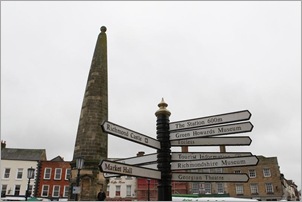 The_Obelisk,_Market_Place,_meeting_point_10.00_am