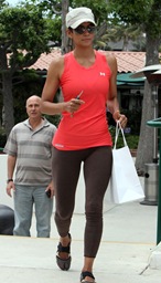 halle-berry-workout-spandex2