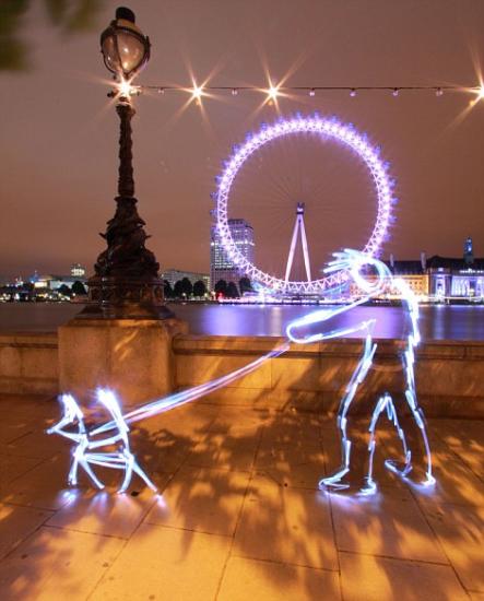 TalkTalk tours the UK with world-renowned light graffiti artist, Michael Bosanko, to mark the start of their new advertising campaign on 15th August. Here, he creates a man walking his dog along the Thames in London using just torches and a long exposure.