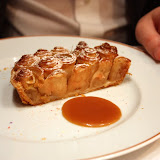 Tarte aux pommes Bouquet de Roses
Cest très joli, cest bon, mais pas à tomber à la renverse.

Cétait mon anniversaire, jai eu droit à une bougie.