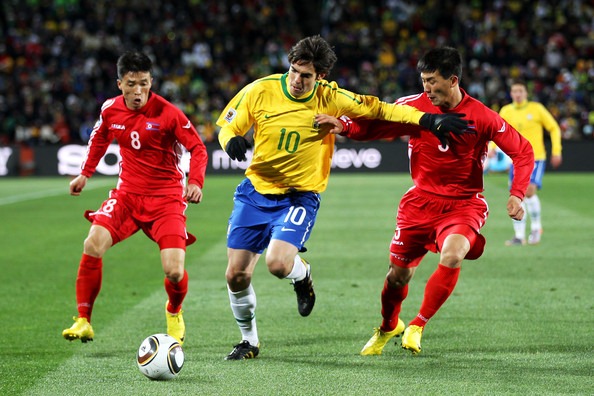[Brazil+v+North+Korea+Group+G+2010+FIFA+World+asweYcM5eZml[3].jpg]