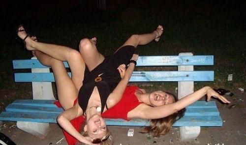 Fotos de garotas no final de festa