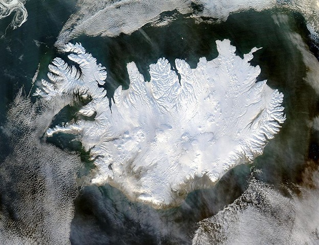 [780px-Iceland_satellite[3].jpg]