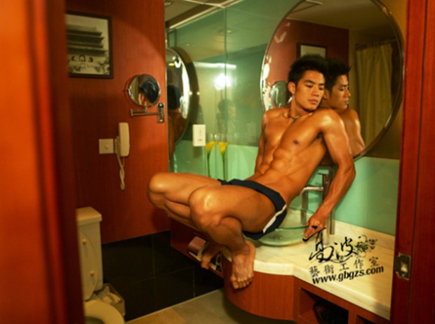 Asian-Males-Zhu-Xiaohui-朱曉輝-in-Bathroom-07
