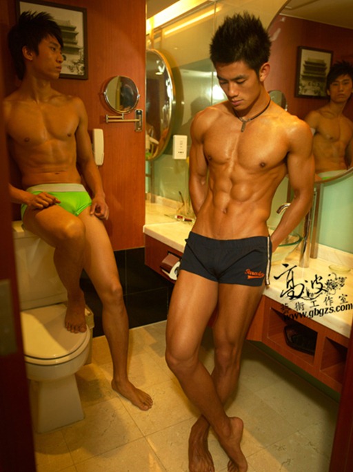 Asian-Males-Zhu-Xiaohui-朱曉輝-in-Bathroom-17