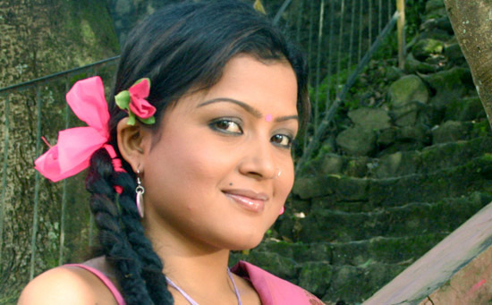 Onlinesing: Rekha Thapa, Hot Sexy Nepali actress
