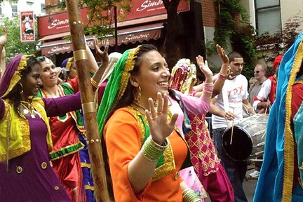 [dance_parade_5[2].jpg]