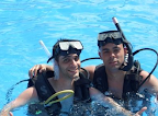 Eu e o Nuno após uma aula de mergulho. Foi na piscina... mas deu para lhe apanhar o gosto! :-)