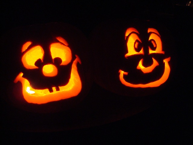 [pumkin carving at our house 2009 004[3].jpg]