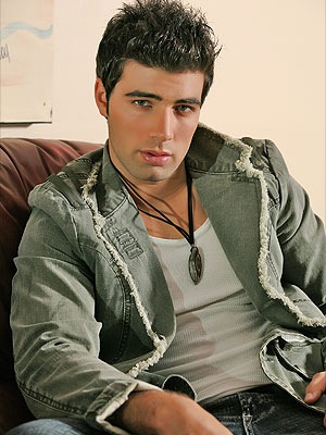 [jencarloscanela_081208_300[4].jpg]