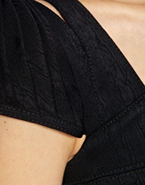 [KM multi strap2[3].jpg]