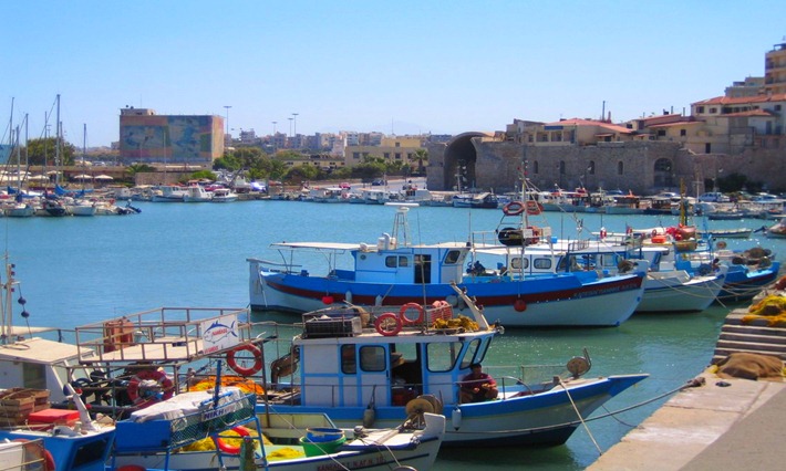  Κρήτη - Ηράκλειο - Δήμος Ηρακλείου Το Ενετικό λιμάνι του Ηρακλείου..Venetian port, Heraklion, Crete 