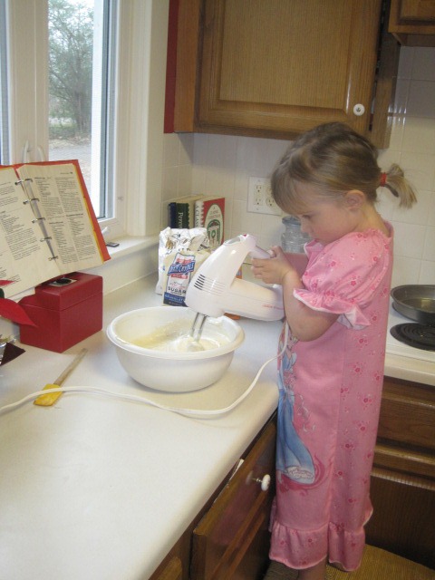 [sophie in the kitchen 001[4].jpg]