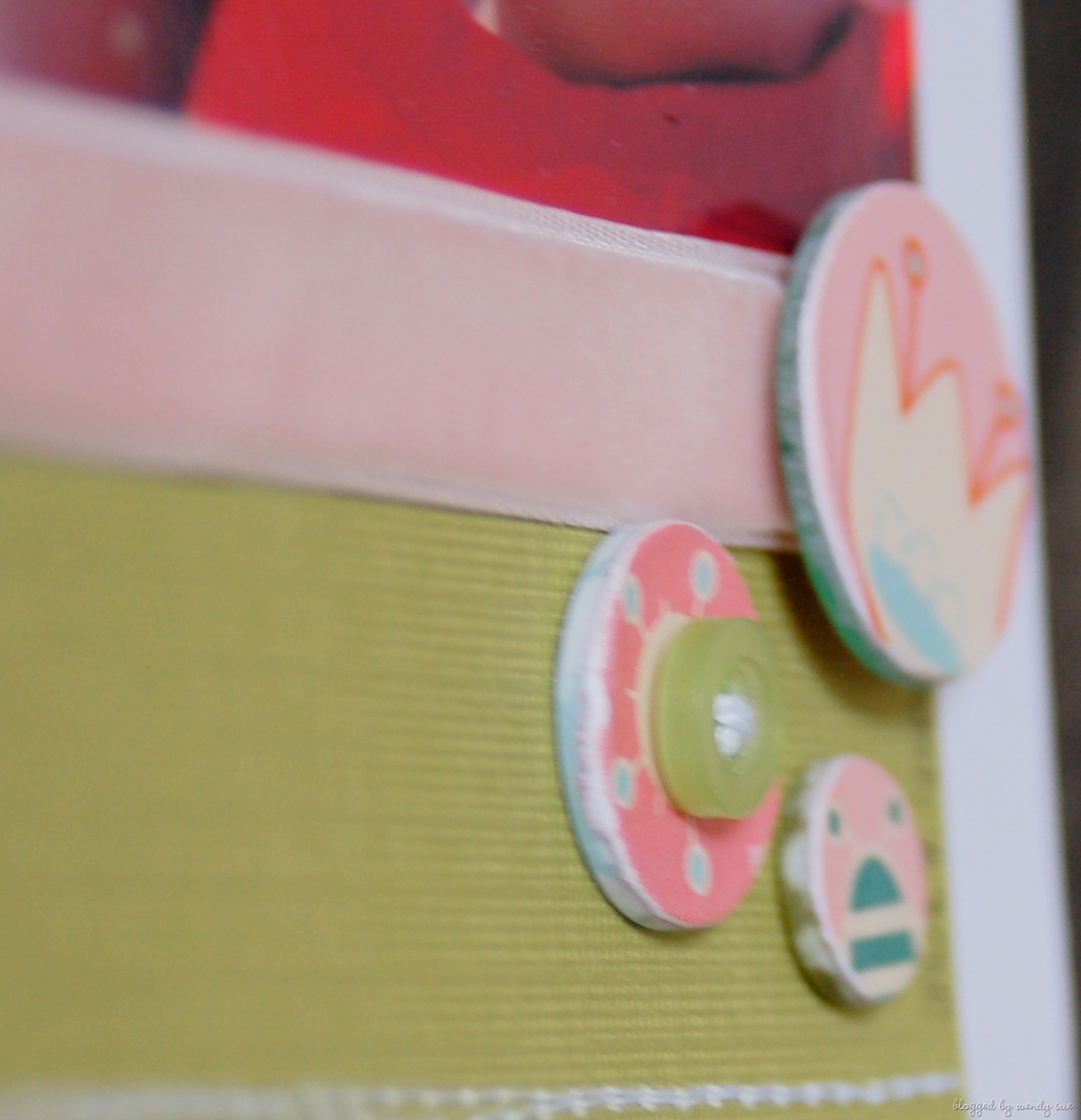[se_buttons_layeredandpapered_detail[2].jpg]