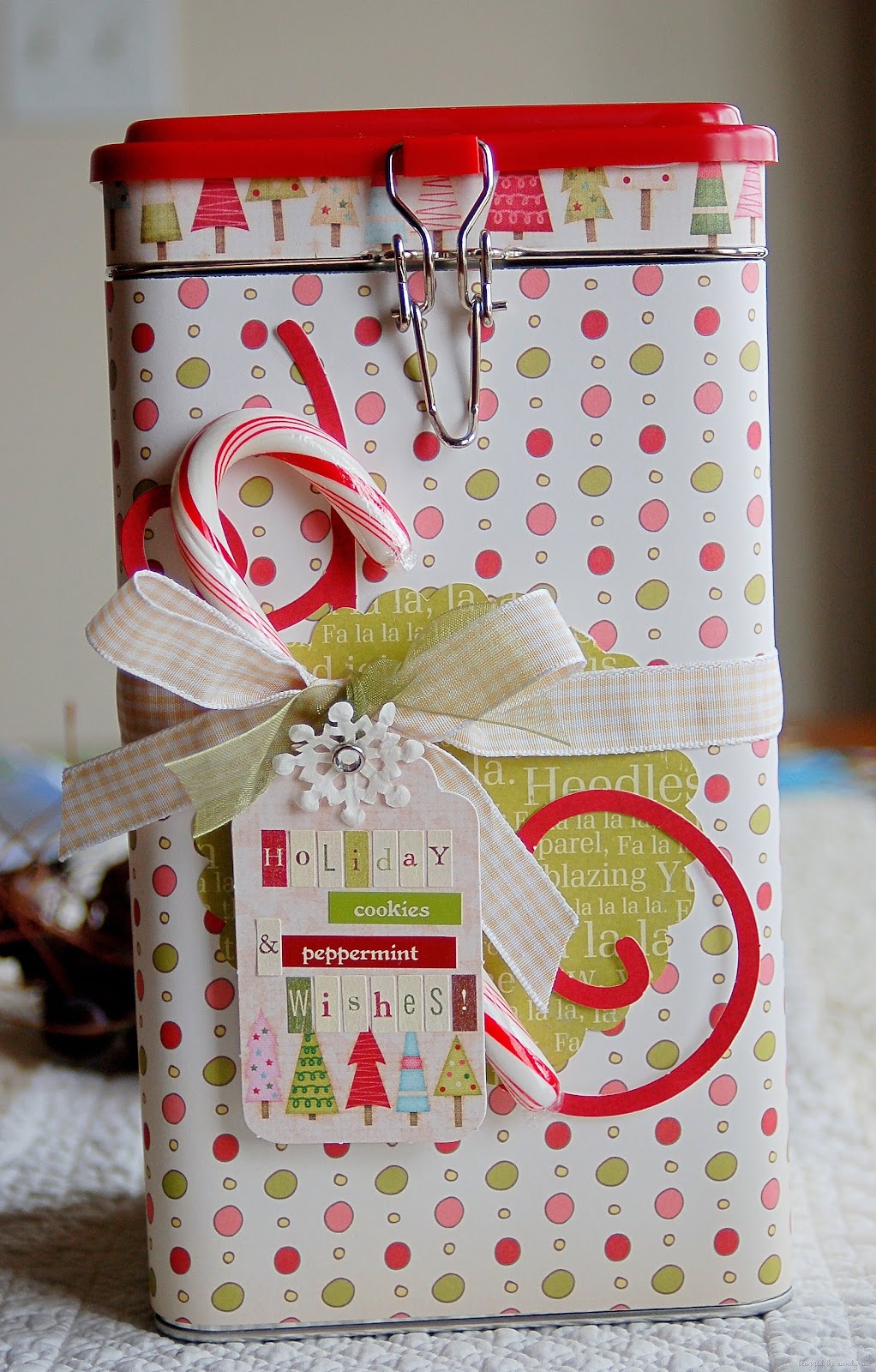 [hcm_neighborgift_cookietin1[2].jpg]