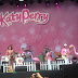 Festivalin en ilgi çekici isimlerinden biri diyebilirim Katy Perry için. Sahneye çıkmadan önce aklımdan sürekli geçirdiğim şey, umarım Lily Allen gibi hayal kırıklığı bir performans sergilemezdi. Çok başarılı olmasa da güzel bir performans izlettirdi bizlere Katy Perry.