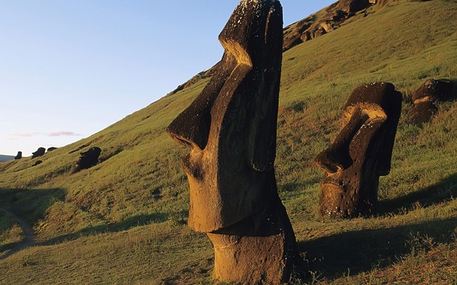 [Moai_Statues_1680x1050widescreen3.jpg]