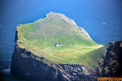 houses_in_middle_nowhere_01.jpg