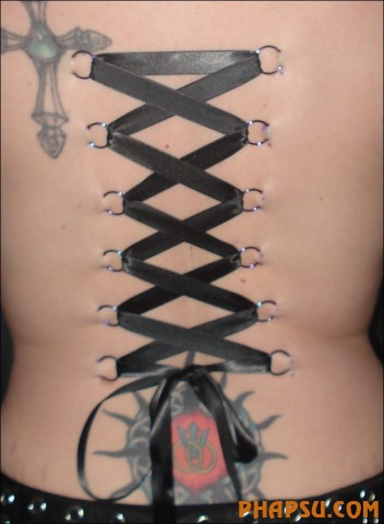 corset-piercing24.jpg