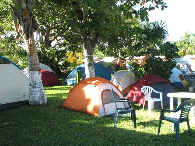 [MX09_MecoLoco_tents2[3].jpg]