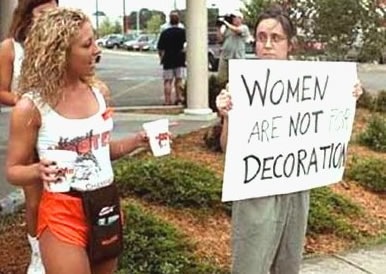[hooters[7].jpg]