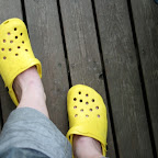 Urlaubs-Errungenschaft Nr.1: die guten Gummi Bade-Dusch-Matsche Schuhe fuer 3 €. Selten sowas sinnvolles gekauft. Und sowas hæssliches...