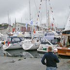 Sagte ich schon, dass in Stavanger gerade internationale ØLMESSE war? Alles ein wenig anders als sonst. Voller z..B.. Auf dem rechten Boot hat spæter noch jemand auf dem Dudelsack Amazing Grace gespielt, aber zu diesem Zeitpunkt hat uns nix mehr gewundert....