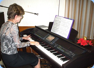 Denise Gunson playing the Clavinova in her lovely relaxed style