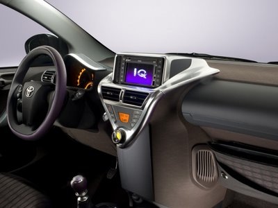 [toyota-iq-05[5].jpg]
