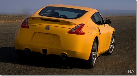 2009-Nissan-370Z-Yellow-Rear-Angle-1280x960