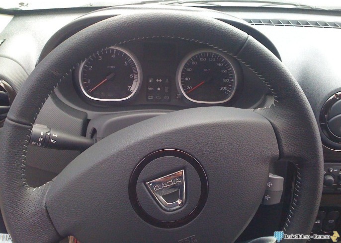 [Dacia Duster interior2[5].jpg]