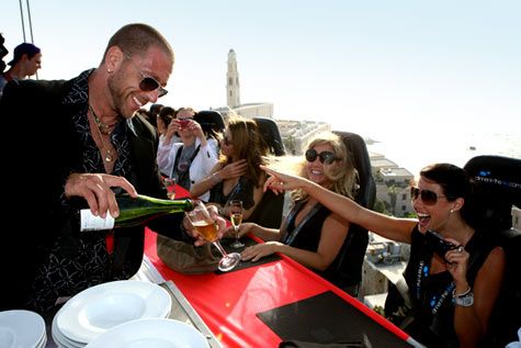 รูปภาพ Dinner in the Sky ภัตตาคารลอยฟ้า สวยและเสียวไปในตัว