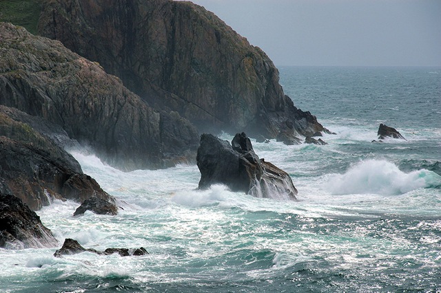[20090331061508_cliffs-waves-west-coast-islay[3].jpg]