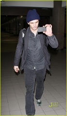 [james-franco-lax-airport-03[2].jpg]