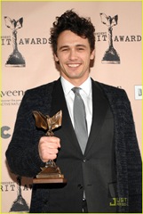[james-franco-spirit-awards-2011-winner-03[2].jpg]