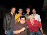 No fundo: Betão, Dê (garçom), Guga e Pirika. Na frente: Alexandre e Franz