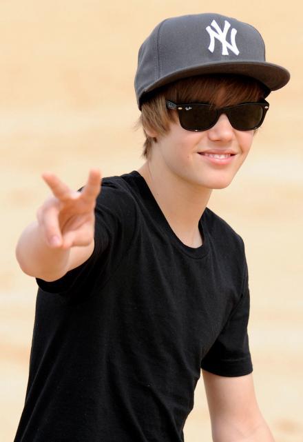 Justin Bieber Raps Up With Ray-Ban RB2140