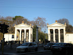 Ingresso al parco di Villa Borghese, dietro piazza del Popolo