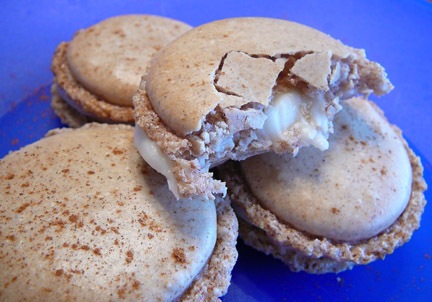 [CinnamonRollMacsBite[4].jpg]