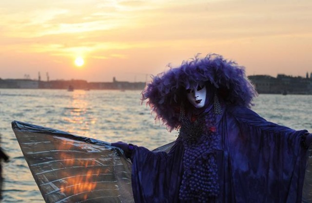 [Carnevale 2011 - foto il martedi grasso a venezia - maschera ed erotismo[6].jpg]