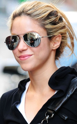 [Shakira 1[3].jpg]