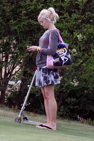 [Gwen Stafani 1[5].jpg]