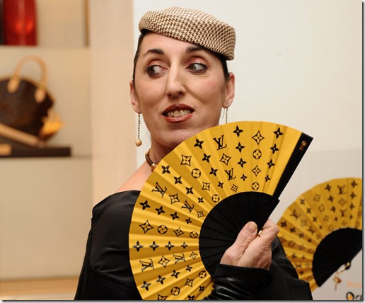 Rossy de Palma Presents Louis Vuitton Hand Nv72wiBYfItl