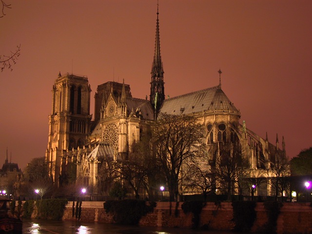 [Notre-Dame-night[2].jpg]