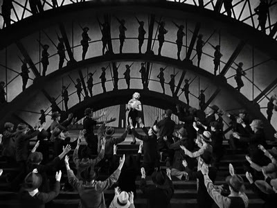 [a Mervyn LeRoy Gold Diggers of 1933 DVD PDVD_015[2].jpg]