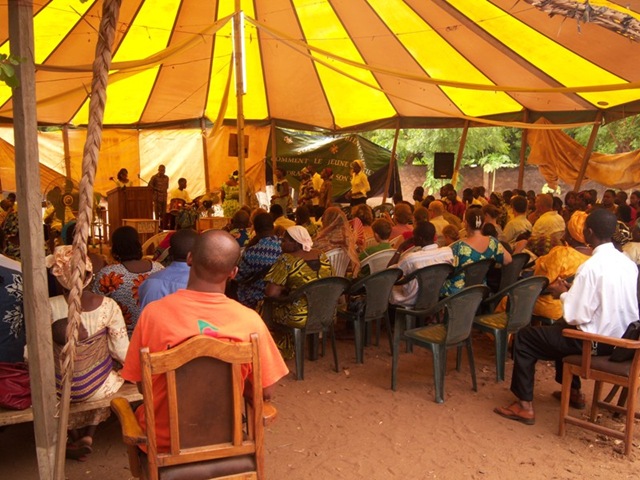 [Badalabougou Tent Church[5].jpg]