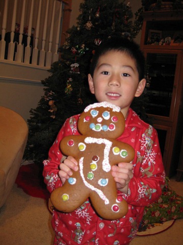 [gingerbread_wth_aunty1[2].jpg]