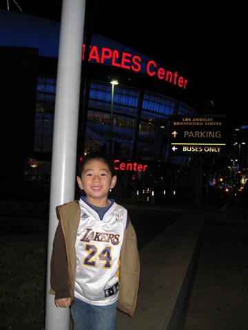 [lakers_staple_center1[2].jpg]